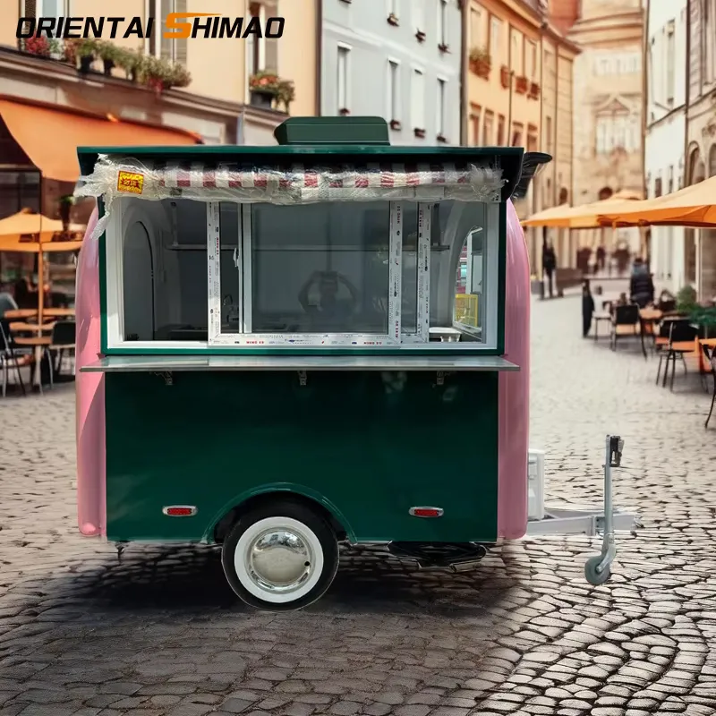 farebný pouličný košík s jedlom