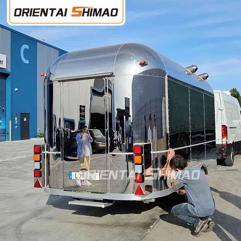 Trailer na jedlo z Turecka